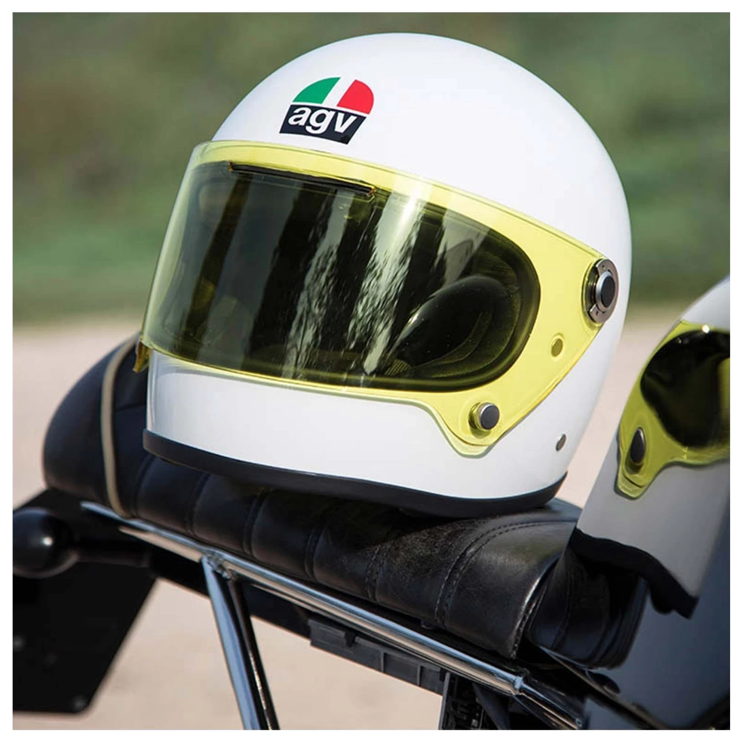 AGV X3000 Helmet - Mono Gloss White 2 AGV X3000 Helmet - Mono Gloss White - Image 2